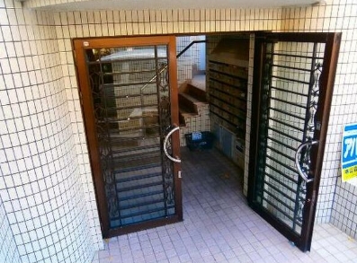 16/20 エントランス