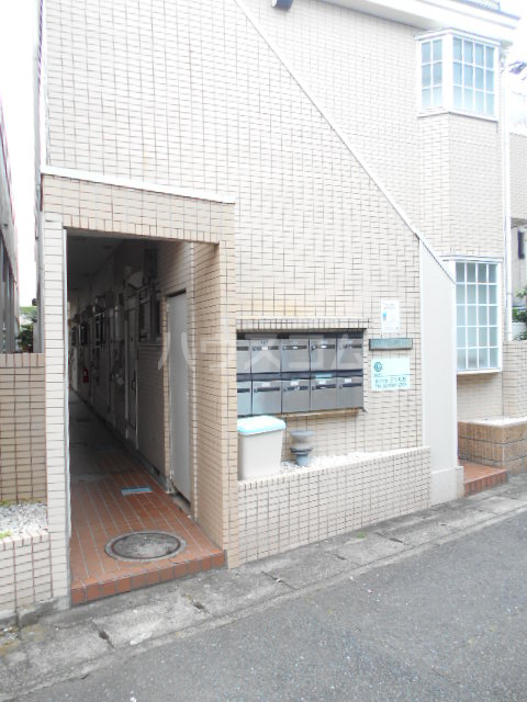 21/30 エントランス