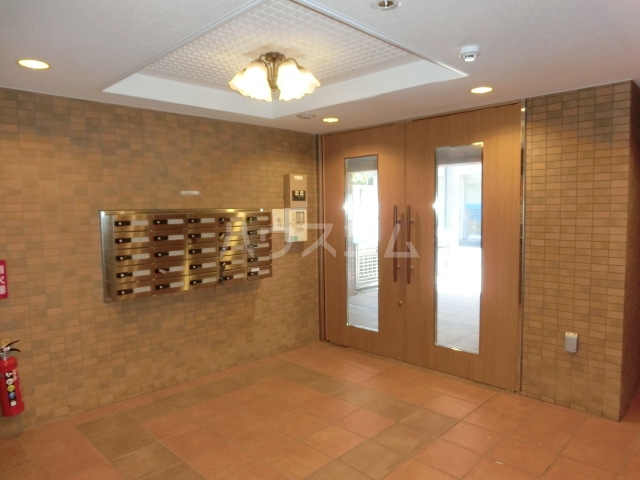 22/27 エントランス