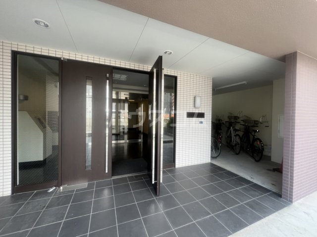 22/27 エントランス