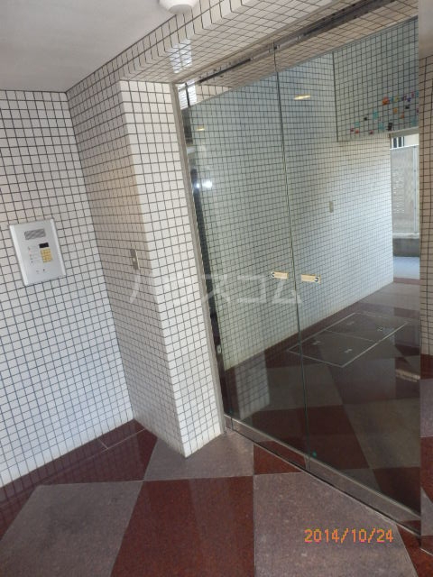 23/30 エントランス