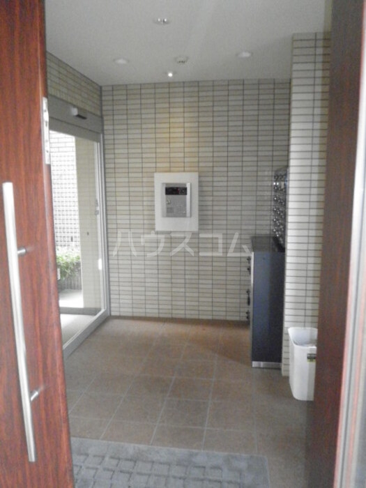 23/30 エントランス