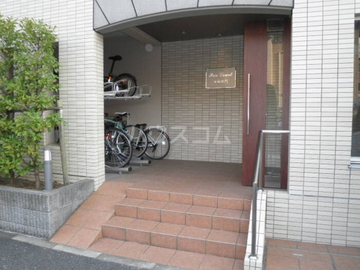 24/30 エントランス