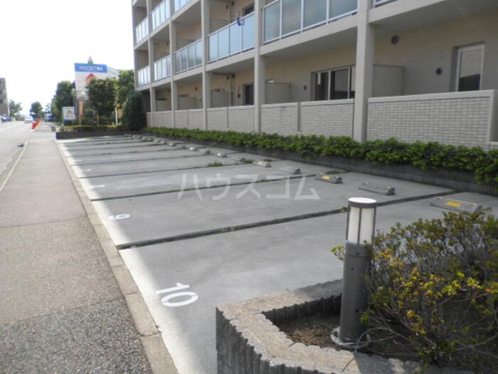20/29 駐車場