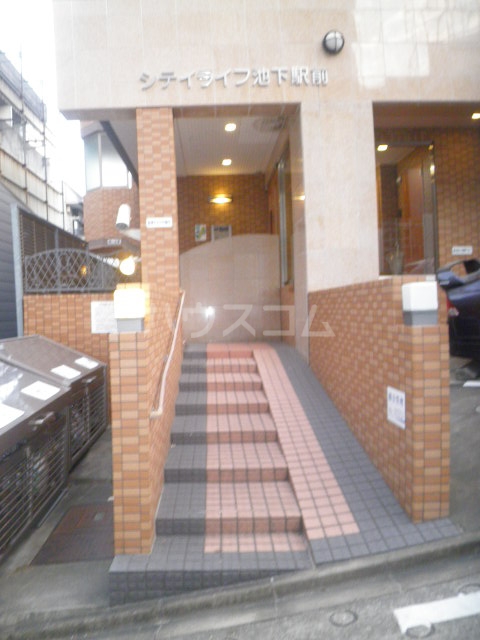 22/27 エントランス