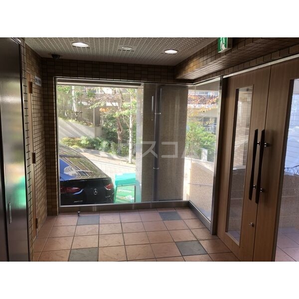 15/23 エントランス