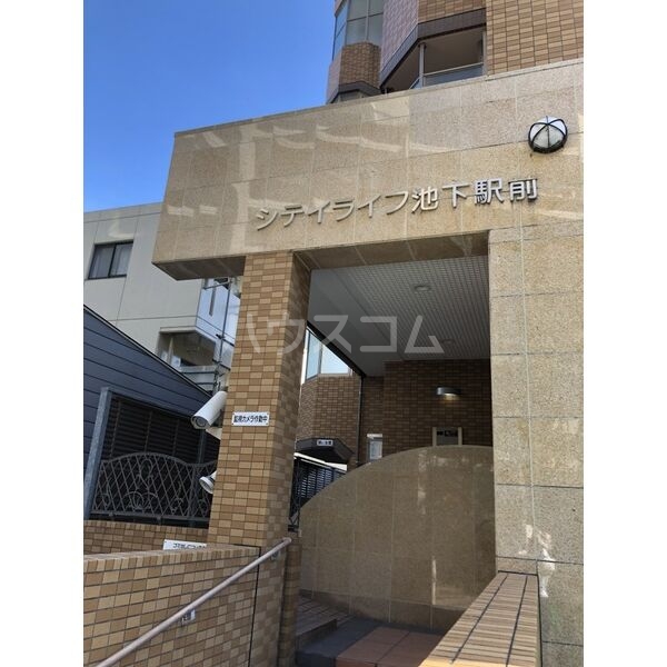 16/23 エントランス