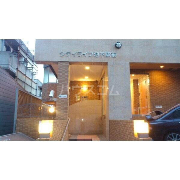 17/23 エントランス