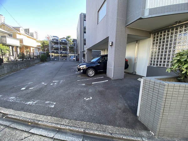 2/6 駐車場
