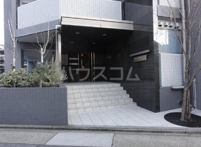 13/18 エントランス