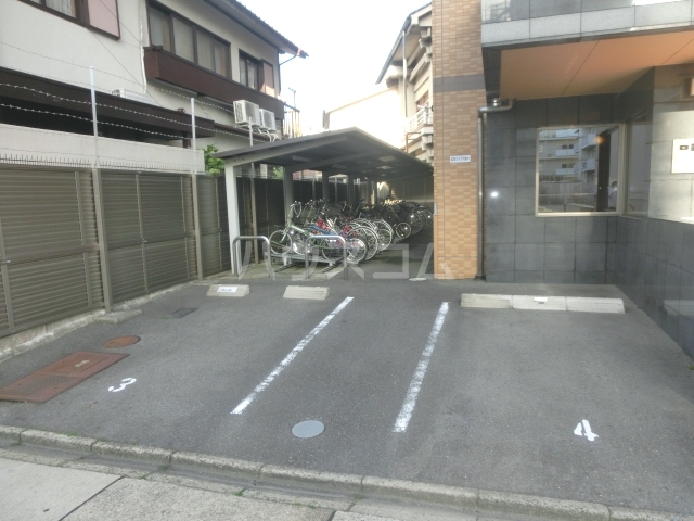 16/23 駐車場