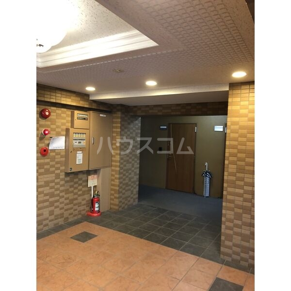 15/23 エントランス