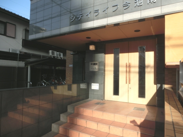 22/29 エントランス