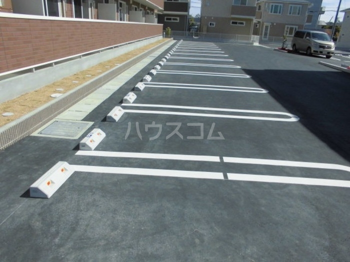 23/30 駐車場