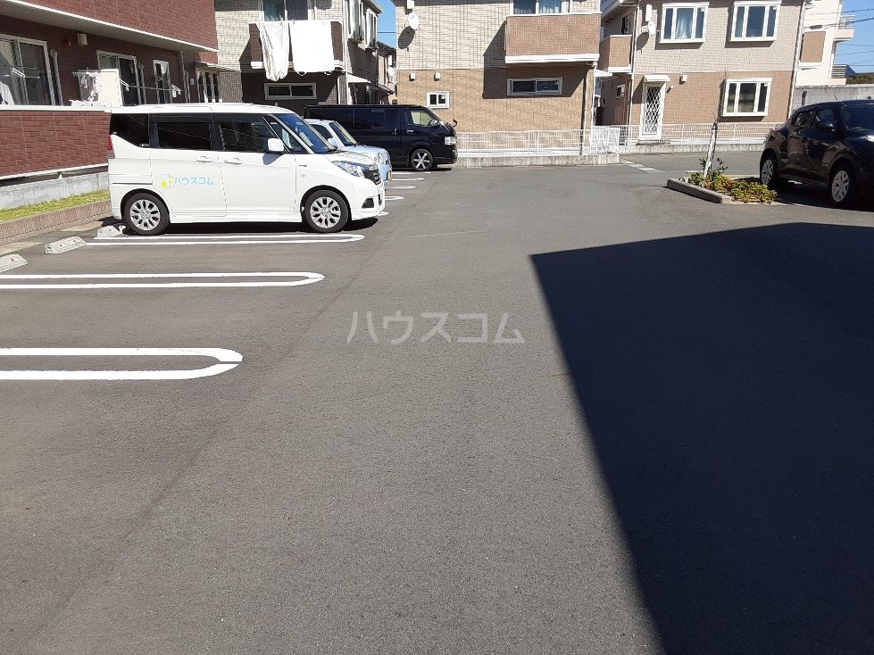 27/30 駐車場