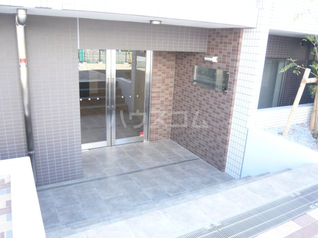 21/30 エントランス