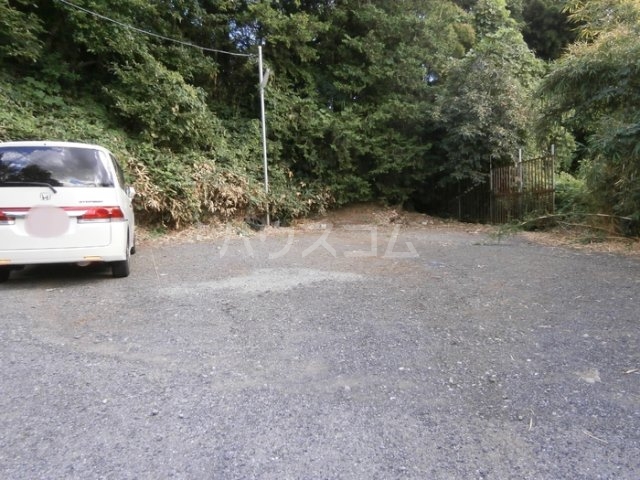 13/14 駐車場