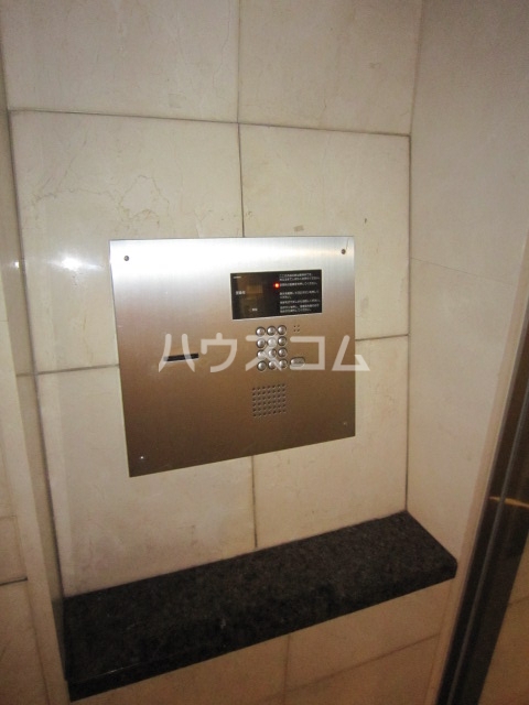 18/28 エントランス