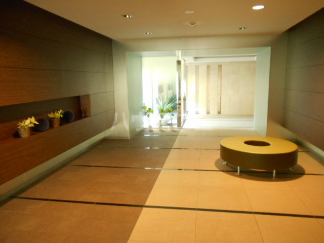 19/30 エントランス