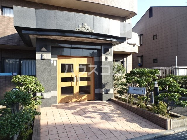 16/25 エントランス