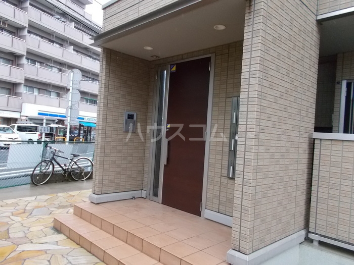 19/30 エントランス