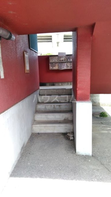 25/30 エントランス