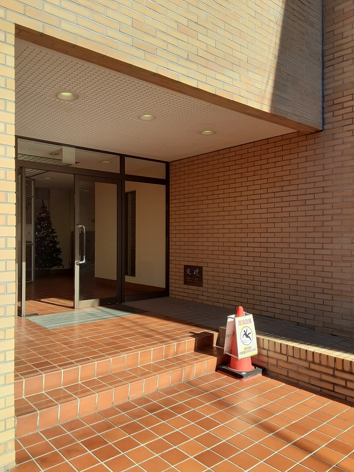 24/30 エントランス