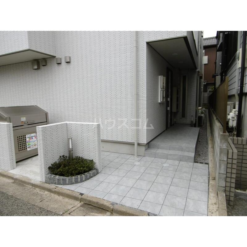 2/2 エントランス