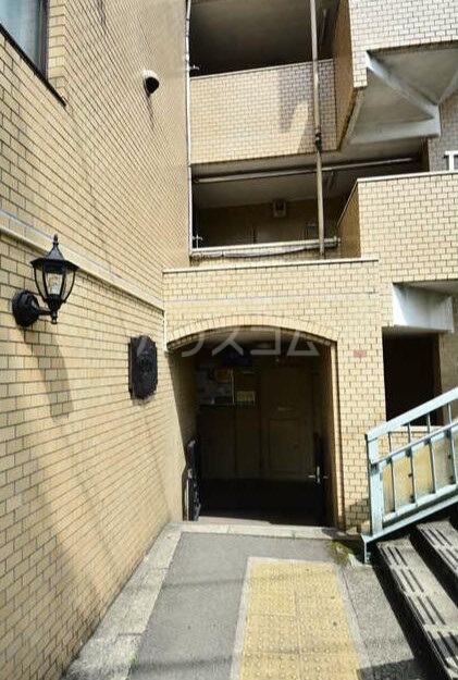 22/28 エントランス