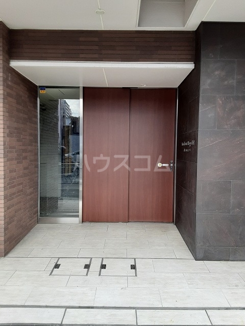 26/30 エントランス