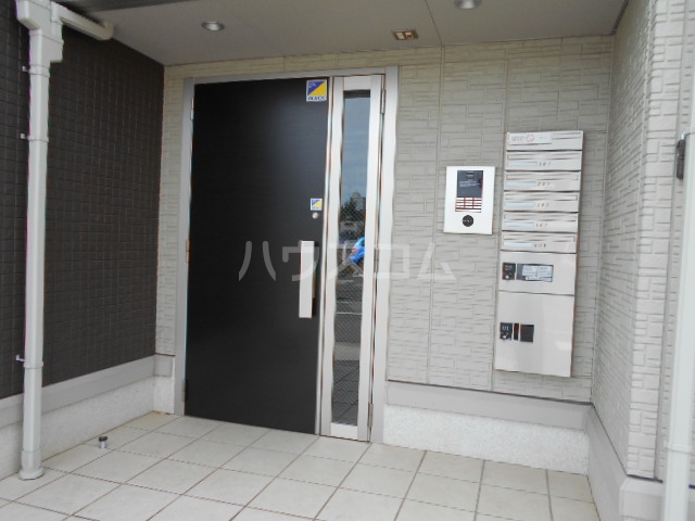 25/27 エントランス