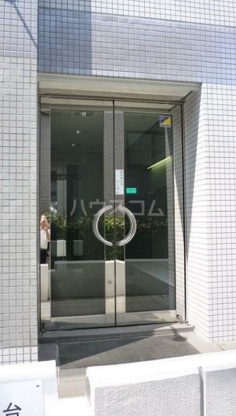 16/19 エントランス