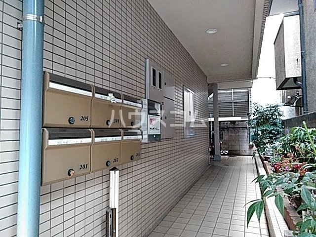 23/25 エントランス