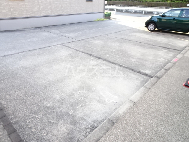 18/22 駐車場