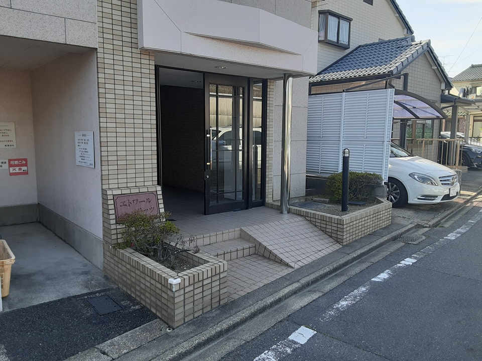 22/30 エントランス