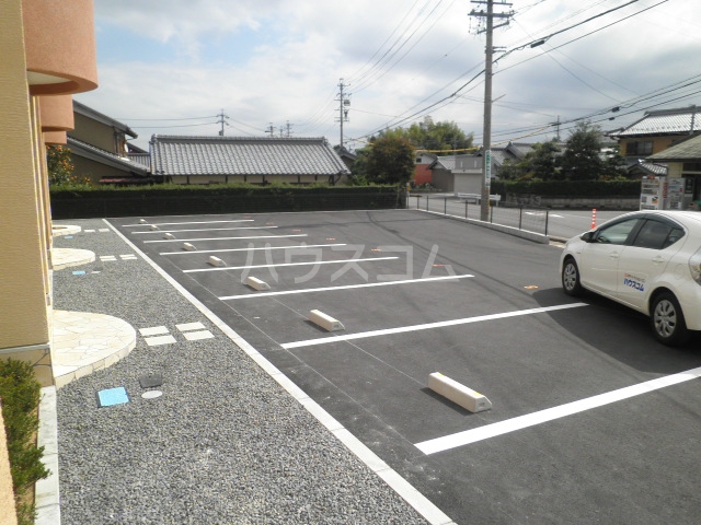 2/3 駐車場