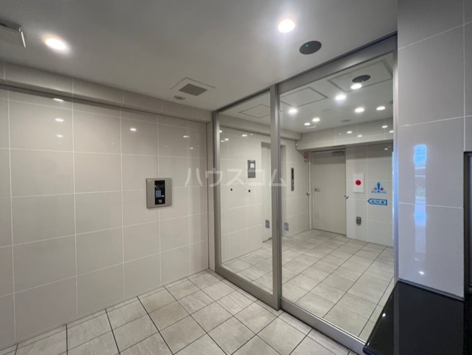 17/23 エントランス