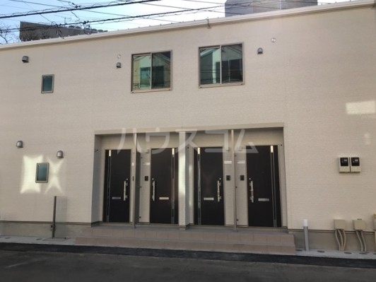 24/27 エントランス