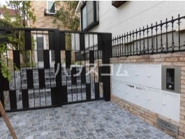 18/23 エントランス