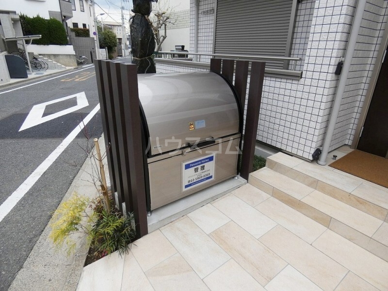 18/23 エントランス