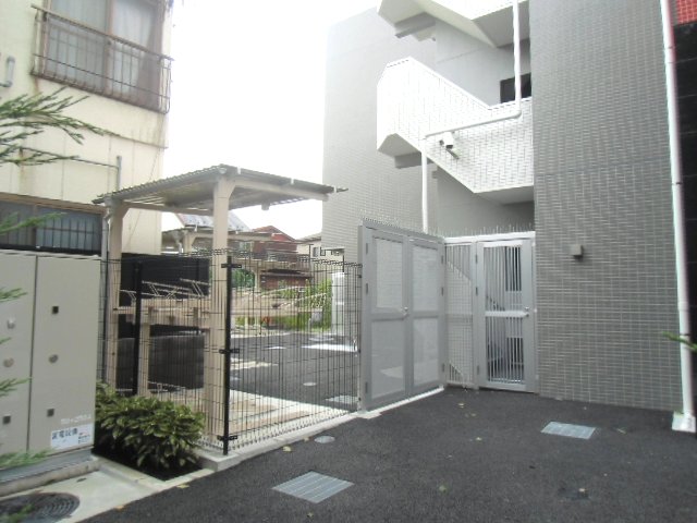 19/30 エントランス