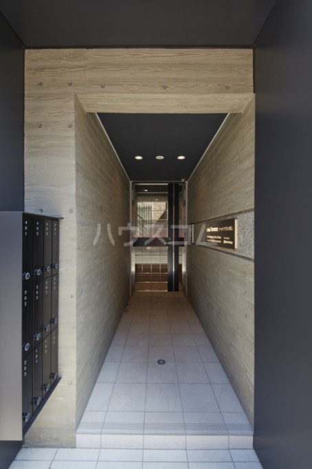 22/28 エントランス