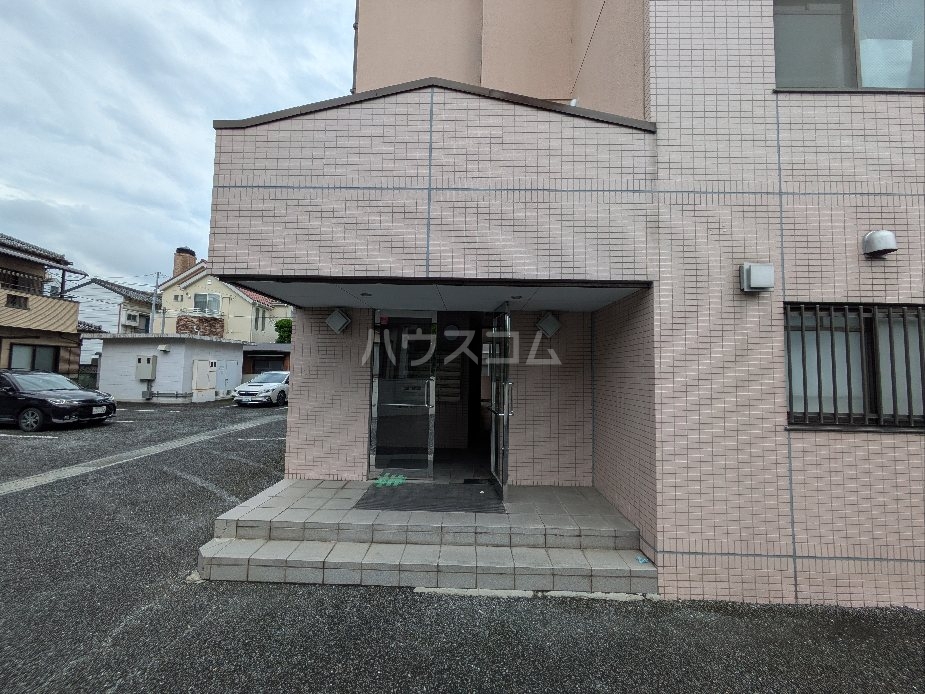 25/30 エントランス