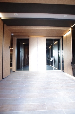 13/19 エントランス