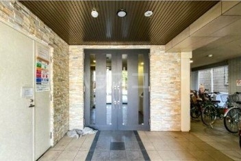 17/22 エントランス