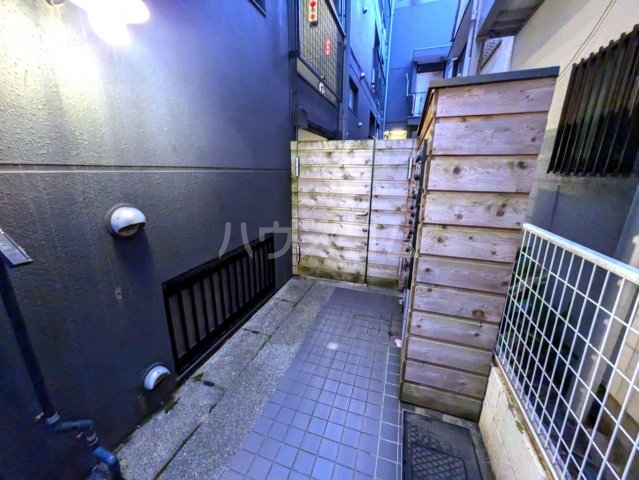 21/23 エントランス