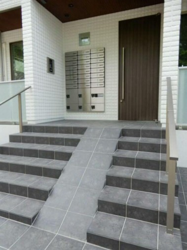 3/8 エントランス