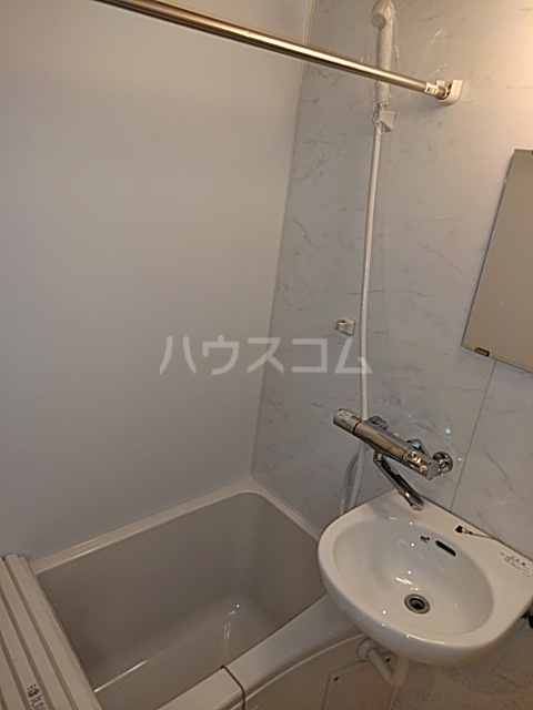 13/27 浴室