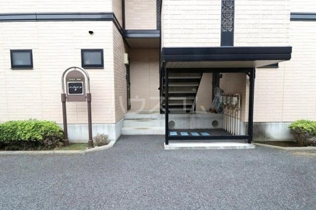 18/29 エントランス