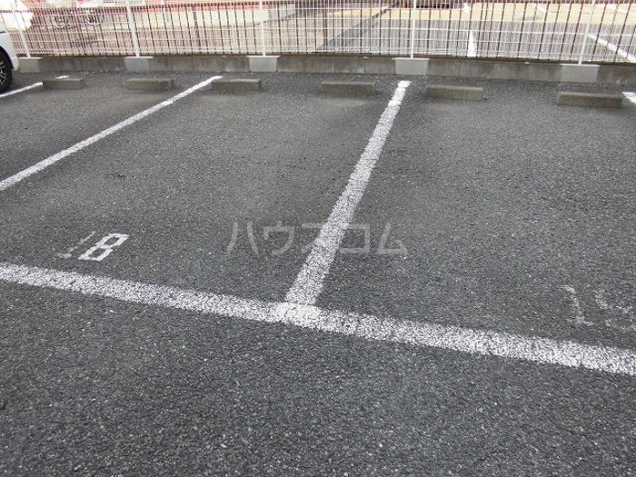 18/28 駐車場